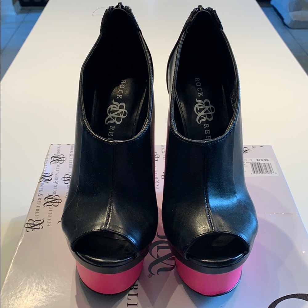 Rock & Republic Raver Black Pink Wedges